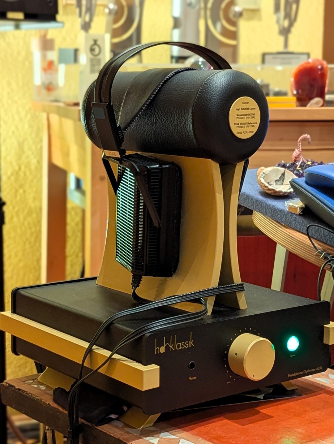 STAX SR-507 Reference Elektrostaten-Kopfhörer auf dem hd-klassik Headphone Optimizer A2XL